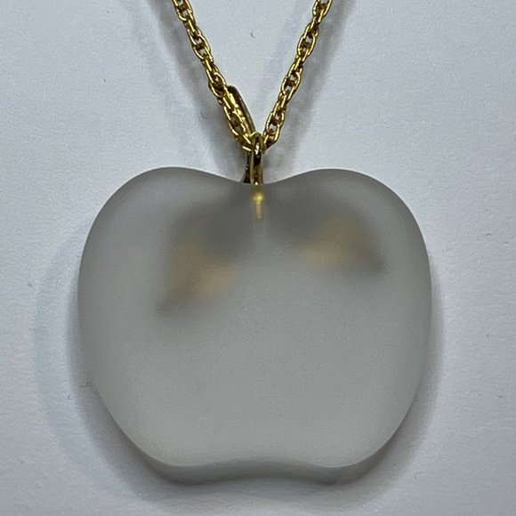 Avon Gold Tone Rope Chain Necklace With Apple Pendant - Picture 4 of 5